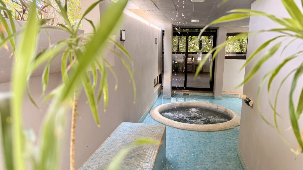Outdoor jacuzzi surrounded by tropical nature at Kalokairi Spa in Tamarindo, Costa Rica.